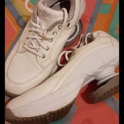 Lady's Z-Coil Shoes Sz 6