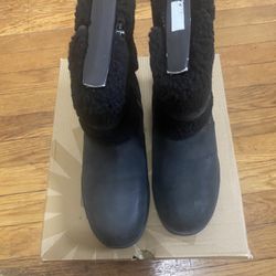 Ugg brand new size 8W