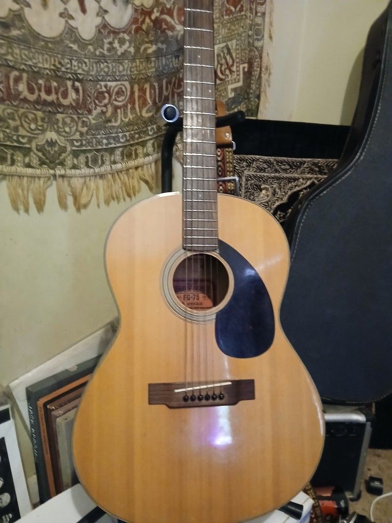 Vintage Yamaha FG75 Acoustic Guitar