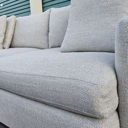 FREE DELIVERY!!!! Crate & Barrel "Lounge Deep" Sofa 93" + 4 pillows ($2.5K Retail ...50% Off)