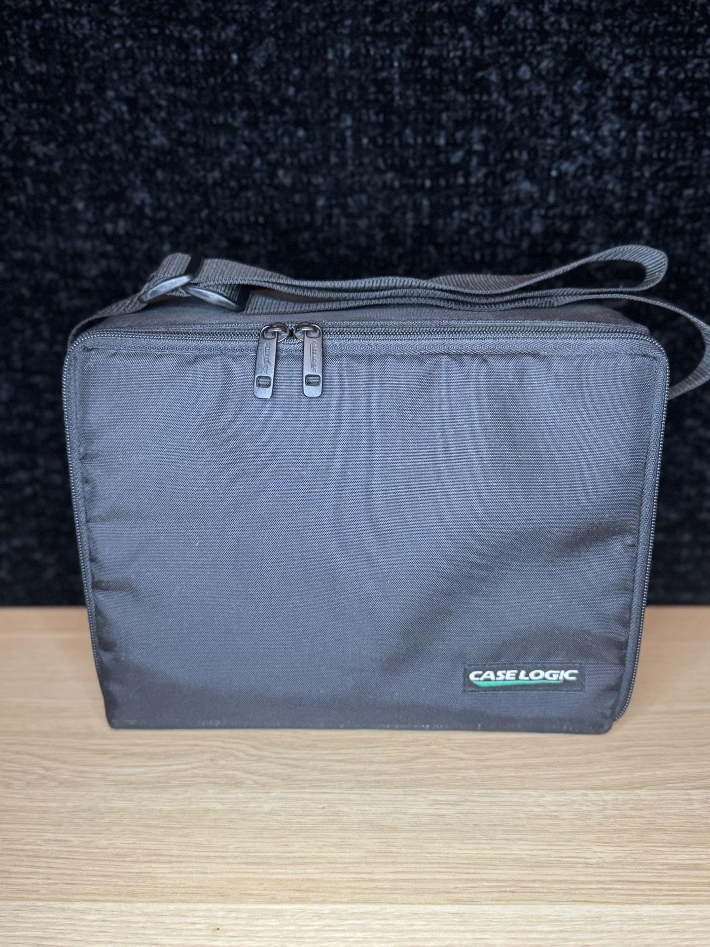 Case Logic 30 CD Black Carrying Case Storage Travel Tote Wall Mount