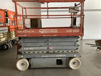 32-Foot Scissor Lift