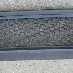 2016 2017 2018 2019 2020 2021 JEEP GRAND CHEROKEE FRONT BUMPER LOWER GRILLE 