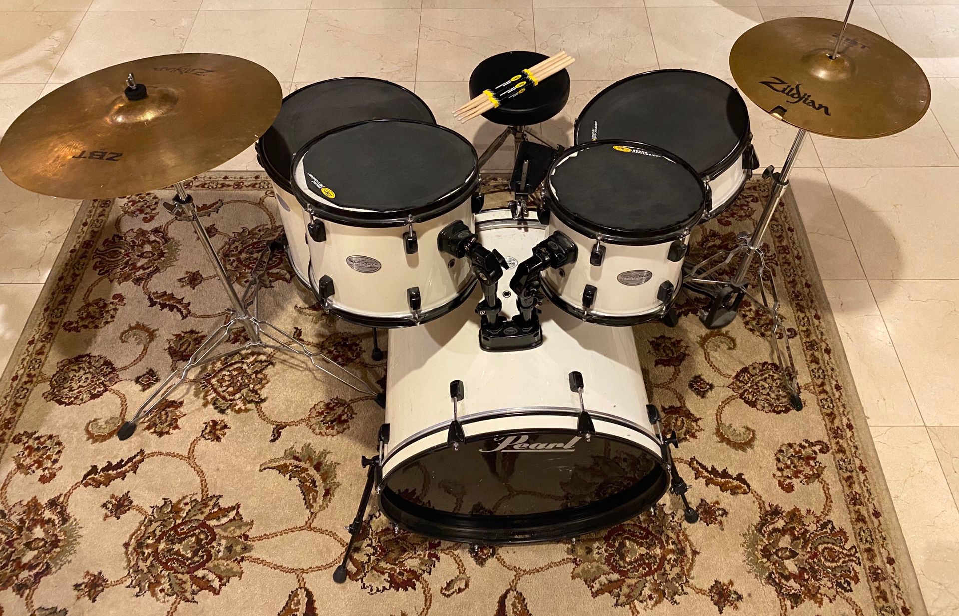 Used pearl drum set with accessories (open to negotiation)