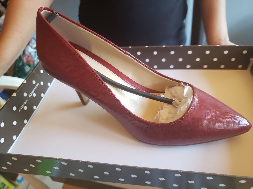 Kelly & Katie Red Pointy Heel Size 5.5 NEW