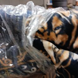 Extra Large Fleece Coat With Wolf On It