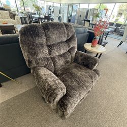 Oversized Recliner 