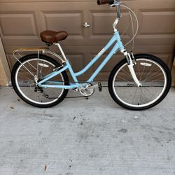 Giant Suede. Aluminum. 7 Speed. 26” Wheels. 