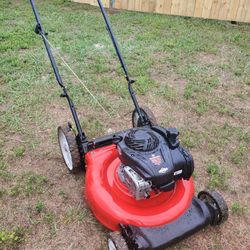 Yard Machines 21 Inch Briggs & Stratton Push Mower