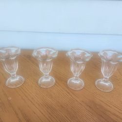4 Cups. $10 dolls. !!!!