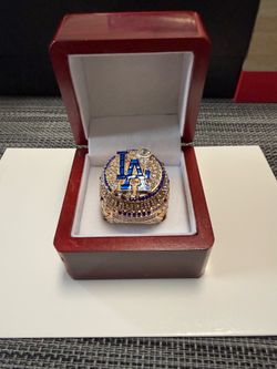 NEW 2025 LOS ANGELES LA DODGERS WORLD SERIES CHAMPIONSHIP RING WILL SMITH  W/ BOX