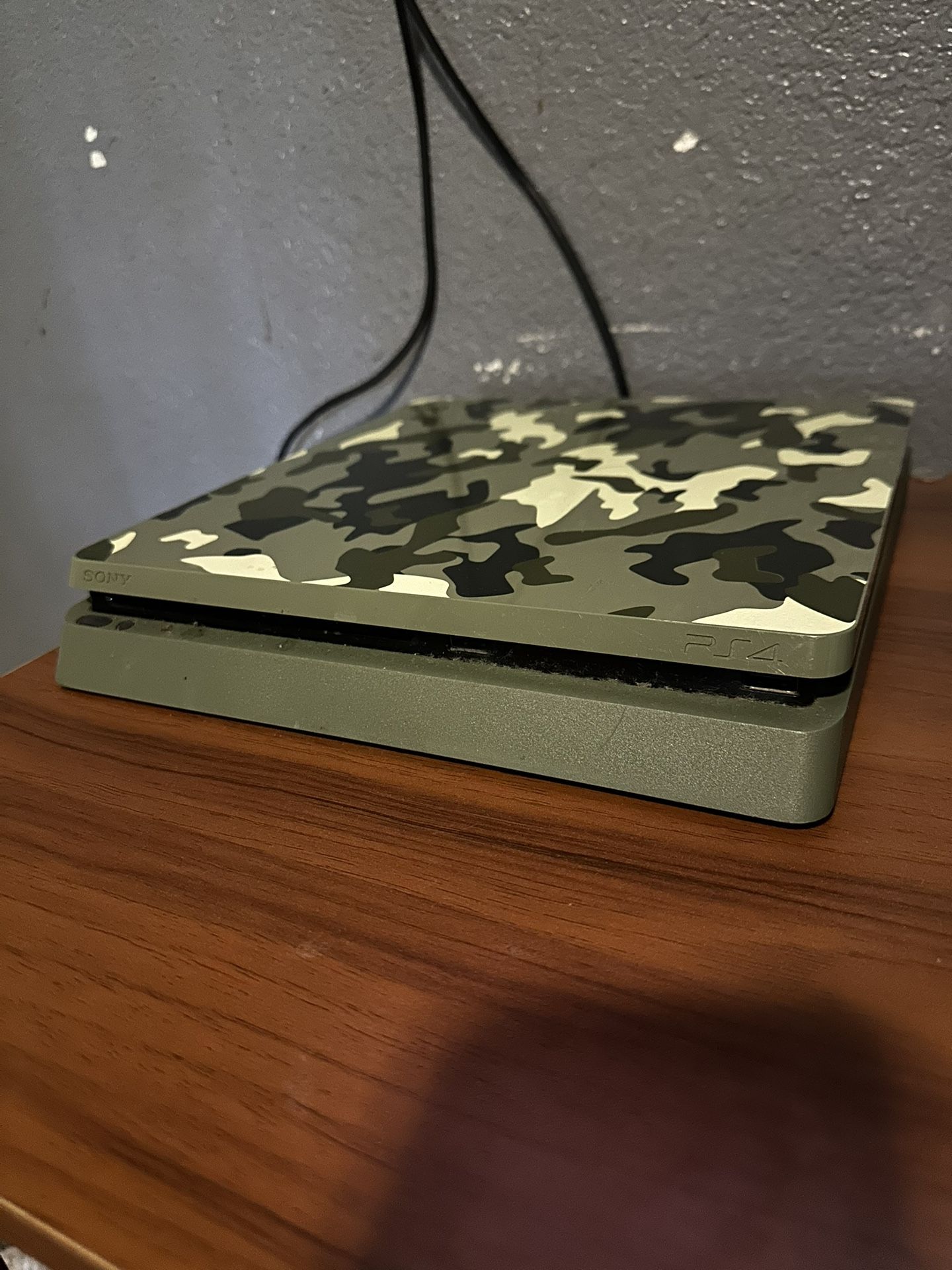 PS4 Slim Edition