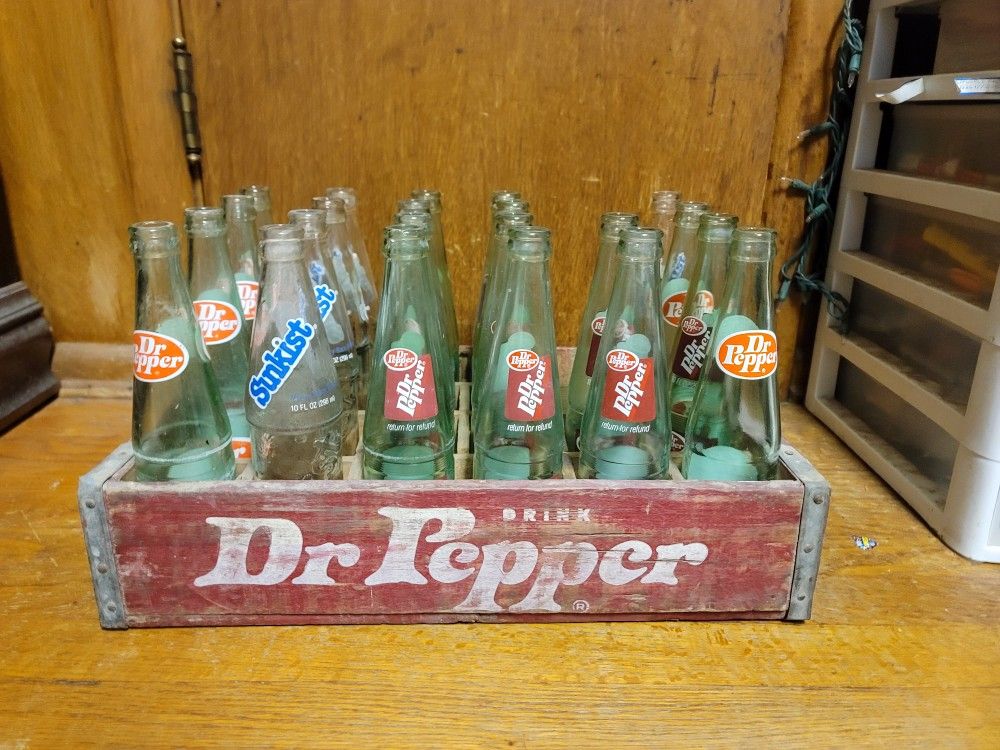 Dr Pepper Wooden Crate VTG 1970s With Glass Bottles Collectible Antique