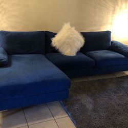 Sofa 🛋️ $135 2 End Table S $40 2 Lamps $75  Bar Stool $35
