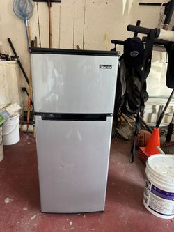 Magic Chef Mini Fridge 4.5 CuFt