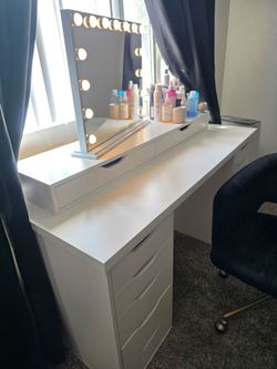 Used Vanity With Chair and Mirror
