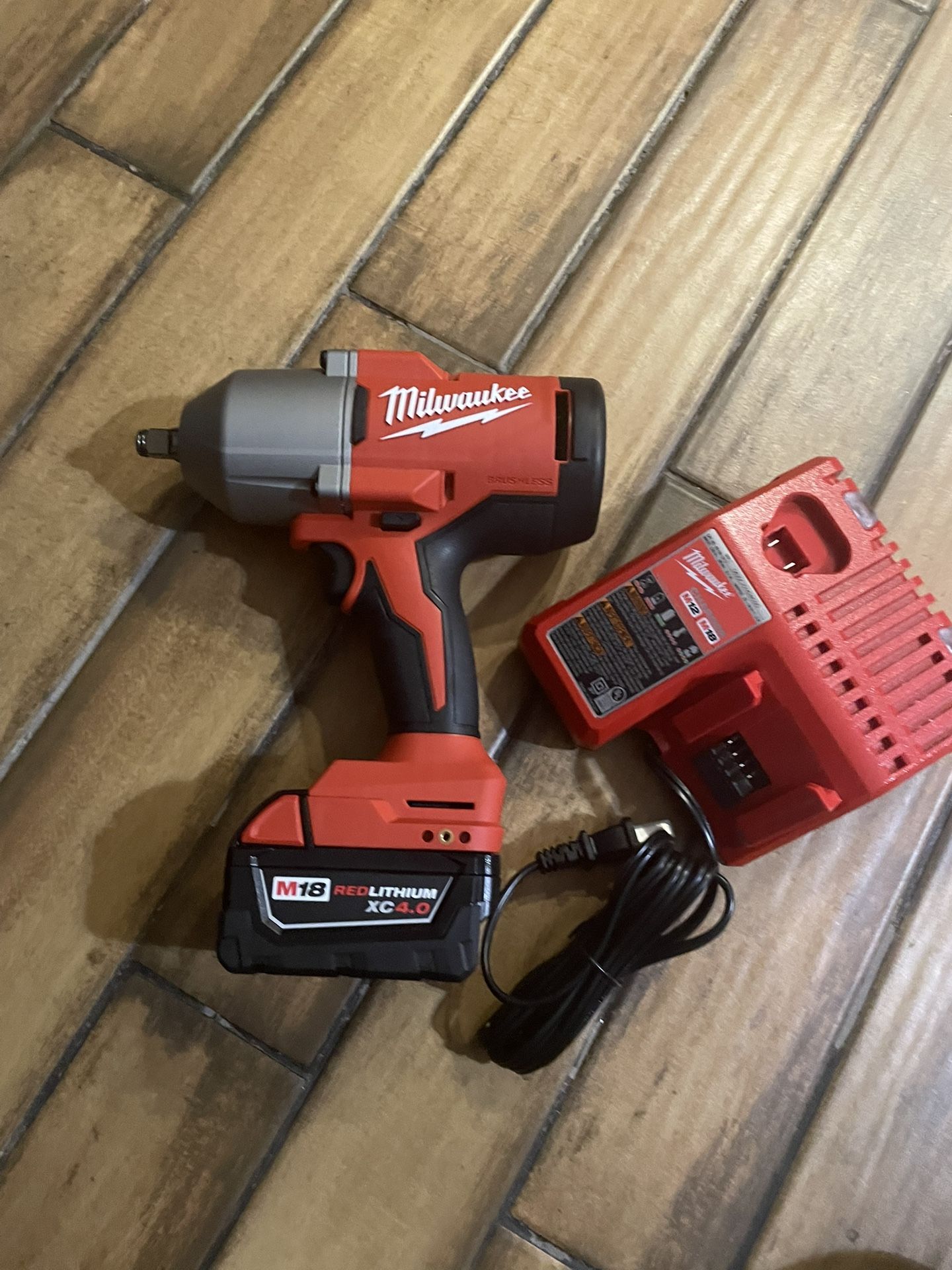 Milwaukee M18 1/2 High Torque Impact Wrench W/ One Battery 4.0 And Charger New