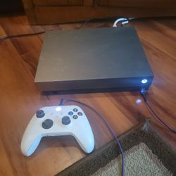 Xbox ONE X GREY PRISTINE CONDITION (AKA XBOX ONE PRO) 