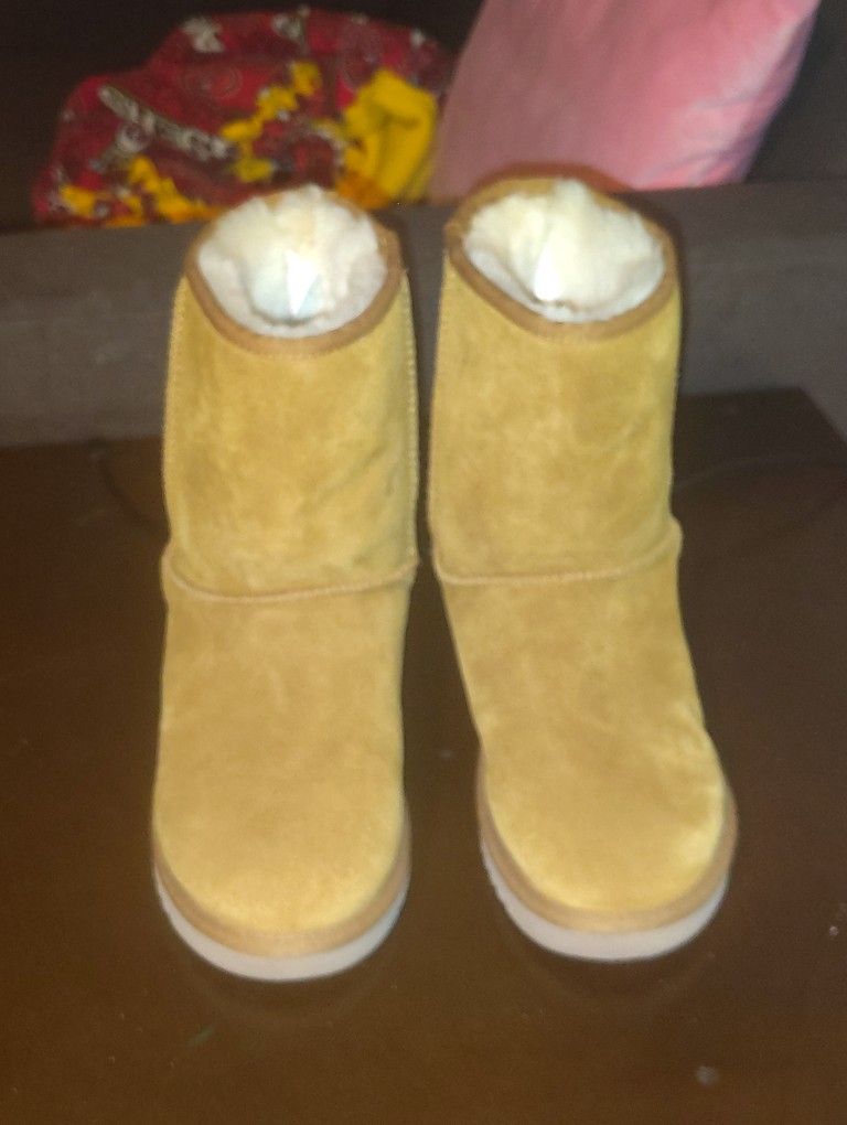 Kookaburra By UGG Beige Boots Size 10