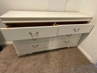 White 6 drawer dresser in great condition