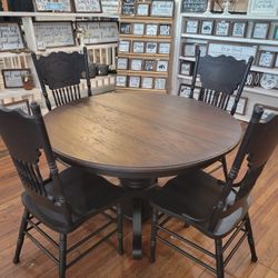 Farmhouse Round Table With Leaf & 4 Chairs