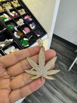 10KT Diamond Weed Pendant