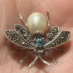 Bee Pearl White Gold Broach 925