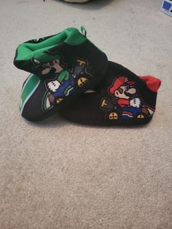 Little Boys Mario Amd Luigi Slippers Size 13-1