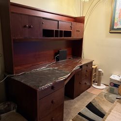  Gran escritorio con repisas – Madera sólido y espacioso