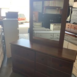  🥰BEAUTIFUL DRESSER/6 DRAWER-MIRROR INCLUDED 🥰