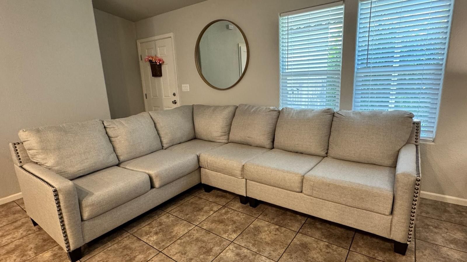 L Shape Sofa With Middle ottoman