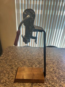 Classic Wine Opener (Table Top )