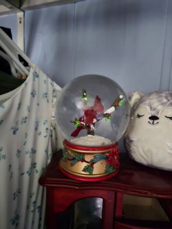 Christmas Cardinal Snow Globe