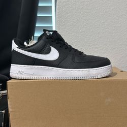 Black/White Nike Air Forces 