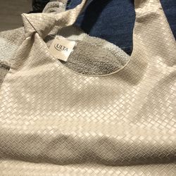 Women’s White Purse 👜 (Please Read Description)