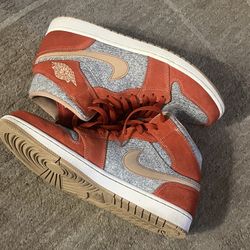 Jordan 1 Mid 