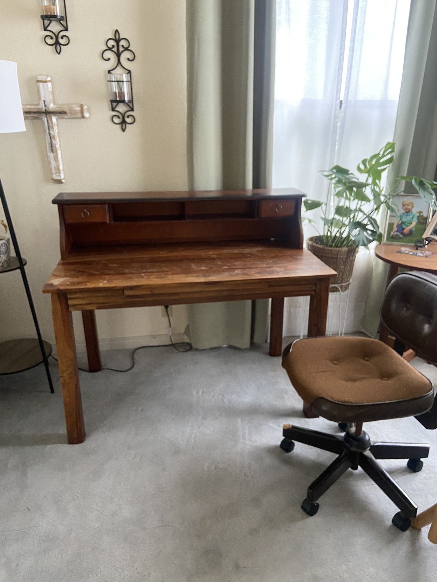 Desk- Escondido
