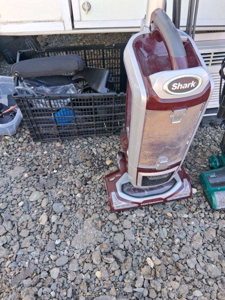 shark vacuum. $20