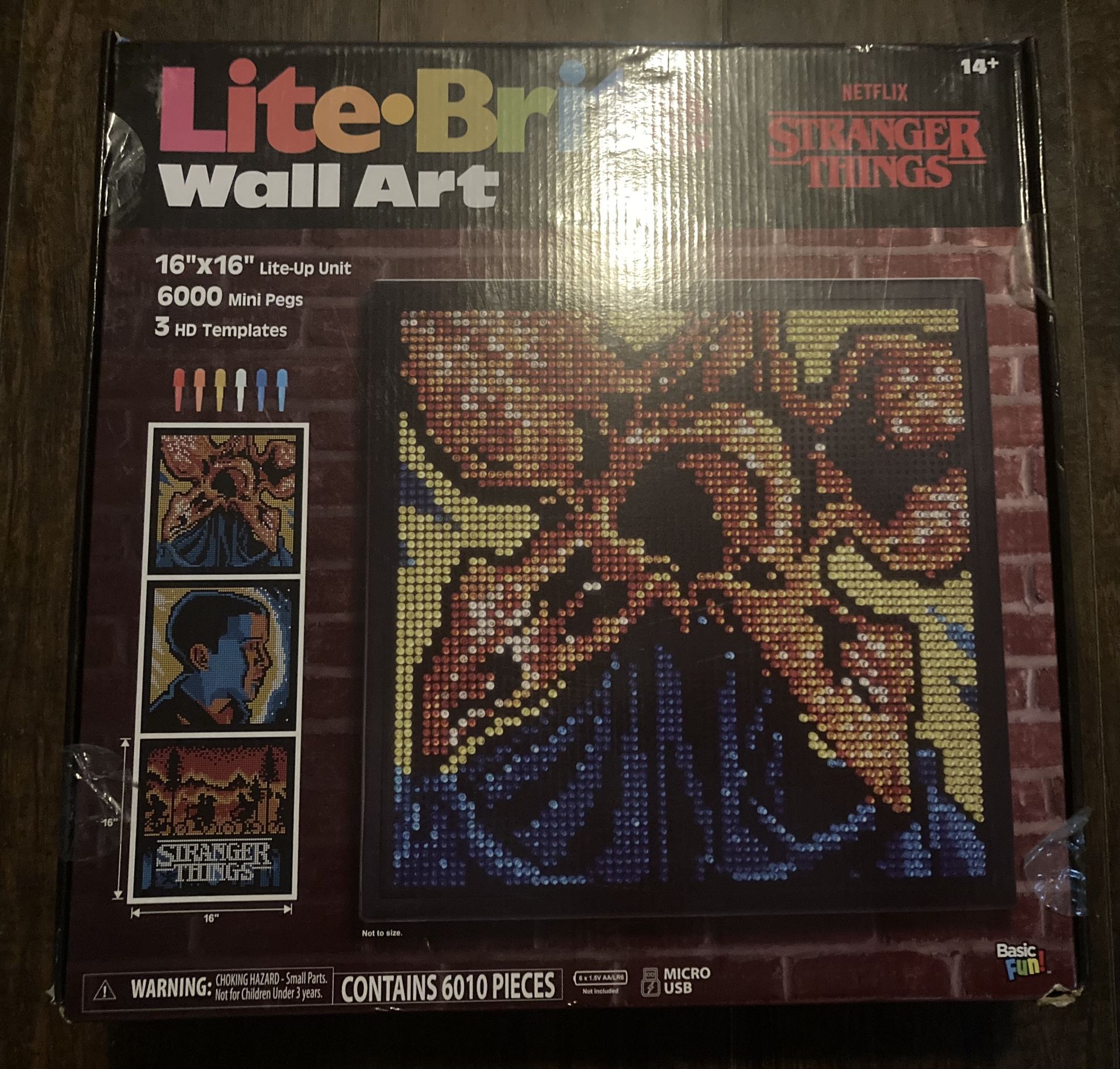 STRANGER THINGS LITE-BRITE DELUXE WALL ART 16" x 16", 6,000 Mini Pegs, 3 HD PICS