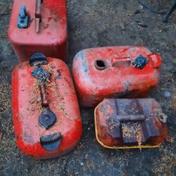 Outboard Motor Fuel Tanks Different Connections There Are Actually 4 Metal Tanks. All $30.00 bundle