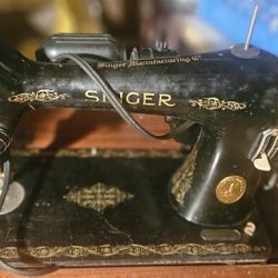 Singer Sewing Machine In cabinet 1941