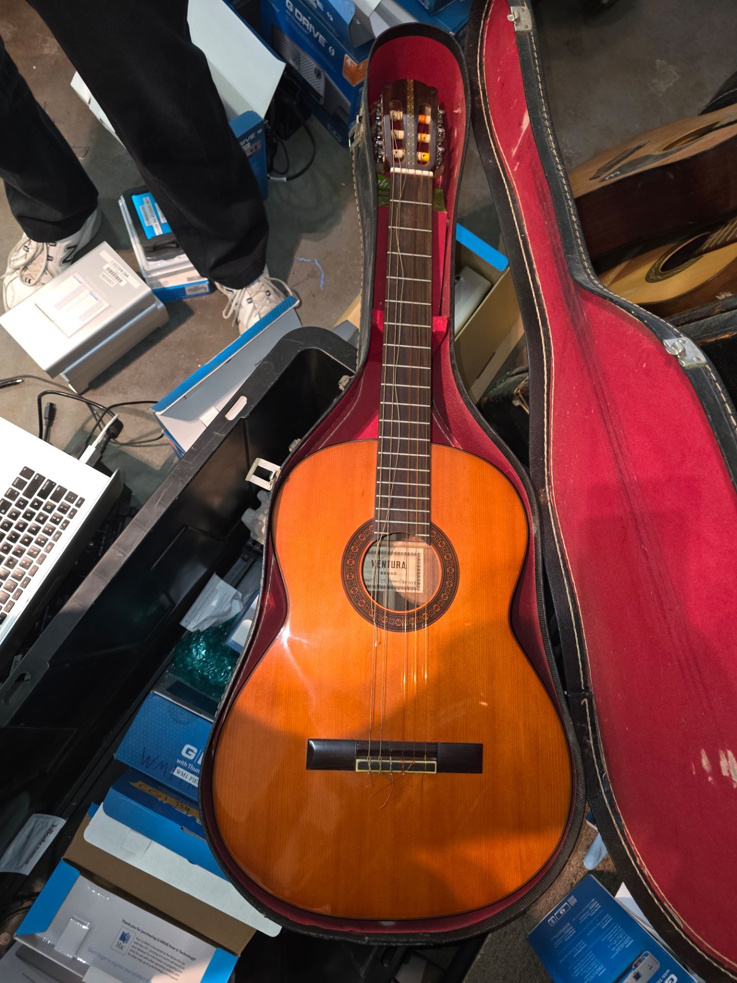 Vintage Bruno v1586 acoustic guitar