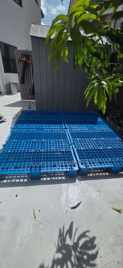 HEAVY DUTY PLASTIC Pallets 37x37x6