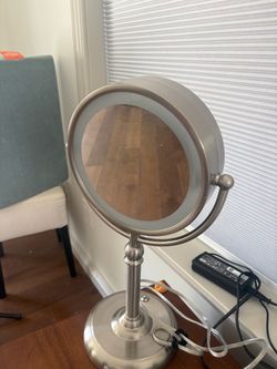 Lighted Vanity Mirror on Stand