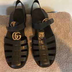 GUCCI RUBBER BUCKLE STRAP SANDAL
