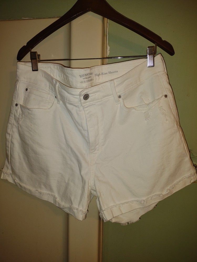 Woman's Shorts Levi's Strauss Size 16