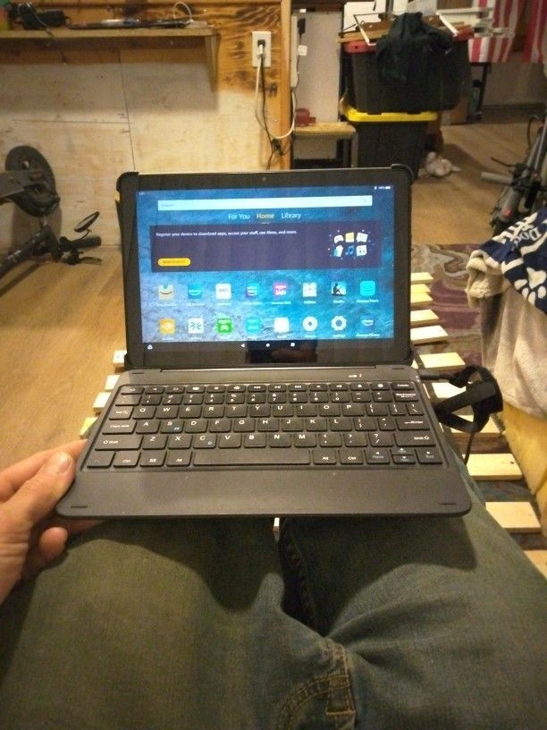 Fire HD Tablet 10(11gen) W Fintie Bluetooth Keyboard