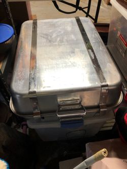 Food carrier container