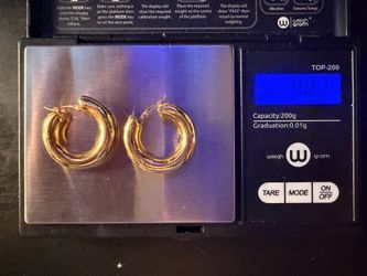 4.82 grams 18k yellow gold hoop earrings