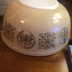 One Only Vintage 1960s Promotional Pyrex Mixing Bowl w/Gold Leaf Hex Pattern: